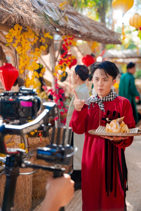 Bạch Ngọc Anh Thư (Bnat) lầy lội 'Xin vía' năm mới không làm vẫn có ăn- Ảnh 3. Rapper Freaky kết hợp ăn ý với tân binh V-pop