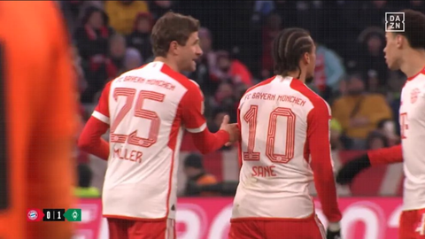 Leroy Sane 'ngó lơ' chỉ đạo của HLV Tuchel- Ảnh 3. Sane bỏ đi, phớt lờ chỉ đạo chiến thuật của HLV Tuchel - Ảnh: Cắt clip