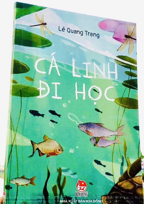 Nhà văn trẻ trên cánh đồng chữ- Ảnh 2. Tập truyện dài Cá linh đi học - top 10 cuốn sách tiêu biểu năm 2023 - Ảnh: Đ.TUYẾT