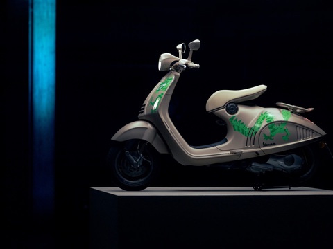 Vespa 946 Dragon: Xe tay ga chơi Tết Giáp Thìn sắp về Việt Nam- Ảnh 11. Vespa 946 Dragon: Xe tay ga chơi Tết Giáp Thìn sắp về Việt Nam- Ảnh 11.
