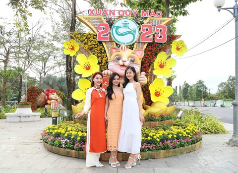 Cần Thơ không đường hoa cũng chẳng có vườn hoa nghệ thuật vì thiếu kinh phí- Ảnh 1. Khó vận động kinh phí nên TP Cần Thơ không làm đường hoa lẫn vườn hoa nghệ thuật Tết Giáp Thìn - Ảnh: TRUNG PHẠM