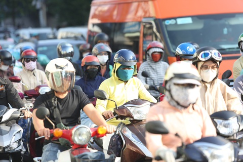 Bắc Bộ giá buốt vì không khí lạnh, Nam Bộ vẫn nắng nóng- Ảnh 1. Nam Bộ và TP.HCM vẫn duy trì nắng nóng, không khí lạnh chưa tác động tới - Ảnh: LÊ PHAN