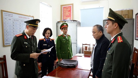 Nguyên tổng giám đốc Công ty bất động sản Thăng Long bị khởi tố- Ảnh 1. Nguyễn Thế Hùng tại cơ quan công an - Ảnh: Công an tỉnh Hưng Yên