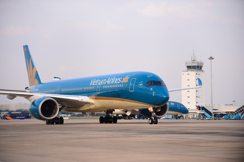 Máy bay Vietnam Airlines hoạt động ở Tân Sơn Nhất - Ảnh: QUANG ĐỊNH Máy bay Vietnam Airlines hoạt động ở Tân Sơn Nhất - Ảnh: QUANG ĐỊNH