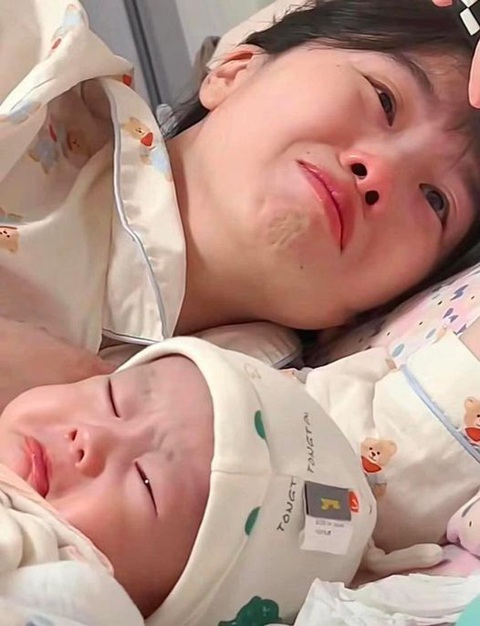 Ảnh vui 24-1: Không khí nóng Sài Gòn thành 'hàng hot' ở miền Bắc- Ảnh 5. Gấp đôi yêu thương.