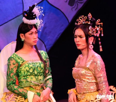 Hải Triều (bìa trái) vai Mộc Nhi và BB Trần (vai Lan Nguyệt) - Ảnh: LINH ĐOAN Hải Triều (trái) vai Mộc Nhi và BB Trần (vai Lan Nguyệt) - Ảnh: LINH ĐOAN