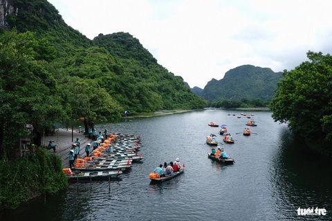 Đến nay, Tràng An đã trở thành điểm đến không thể bỏ qua của du khách khi đến với mảnh đất Ninh Bình - Ảnh: NAM TRẦN Đến nay, Tràng An đã trở thành điểm đến không thể bỏ qua của du khách khi đến với mảnh đất Ninh Bình - Ảnh: NAM TRẦN