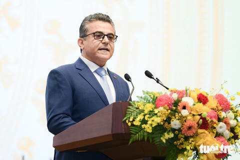 Thủ tướng: Con tàu Việt Nam đã vượt qua sóng cả, vững tay chèo trong năm 2023- Ảnh 4. Đại sứ Palestine tại Việt Nam Saadi Salama phát biểu tại tiệc chiêu đãi - Ảnh: NAM TRẦN