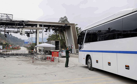 Khu vực cổng barie tự động xảy ra cháy tại cửa khẩu Hữu Nghị, Lạng Sơn - Ảnh: DŨNG TRÍ Khu vực cổng barie tự động xảy ra cháy tại cửa khẩu Hữu Nghị, Lạng Sơn - Ảnh: DŨNG TRÍ