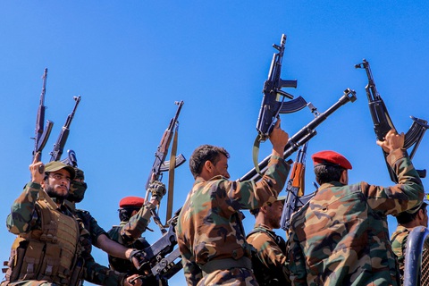 Chiến binh Houthi tập hợp trong cuộc biểu tình chống Israel và chống Mỹ ở thủ đô Sanaa của Yemen, ngày 22-1-2024 - Ảnh: AFP Chiến binh Houthi tập hợp trong cuộc biểu tình chống Israel và chống Mỹ ở thủ đô Sanaa của Yemen, ngày 22-1-2024 - Ảnh: AFP