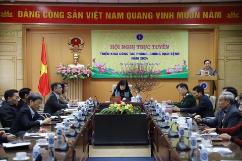 Bộ Y tế: Cần quan tâm biến thể JN.1 mới ghi nhận ở TP.HCM- Ảnh 1. Bộ trưởng Bộ Y tế Đào Hồng Lan (ở giữa) chủ trì hội nghị - Ảnh: NGUYỄN HÙNG