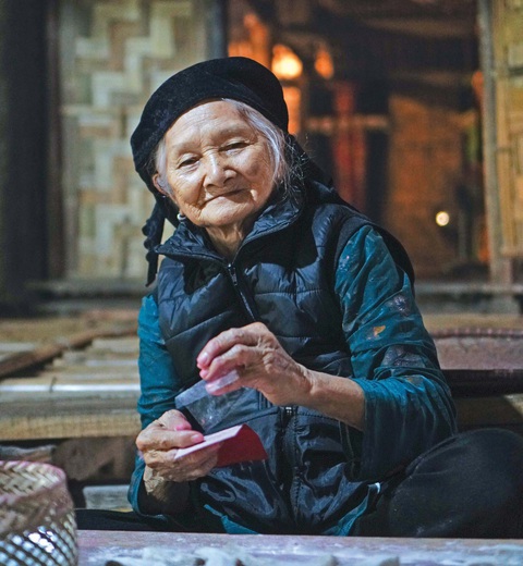 Thăm làng hạnh phúc 'cơm chung nồi, tiền chung túi' Thái Hải- Ảnh 2. Bà Trựa (84 tuổi) - người làng Thái Hải