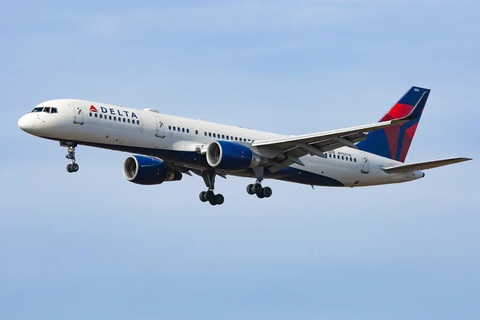 Máy bay Boeing rơi bánh lúc đang cất cánh- Ảnh 1. Một chiếc Boeing 757 của Hãng hàng không Delta Airlines - Ảnh: NEW YORK TIMES