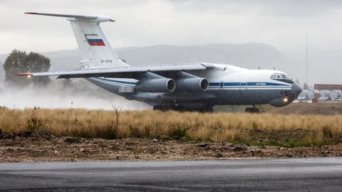 Hình minh họa máy vận tải quân sự Ilyushin Il-76 của Nga - Ảnh: AFP Hình minh họa máy bay vận tải quân sự Ilyushin Il-76 của Nga - Ảnh: AFP
