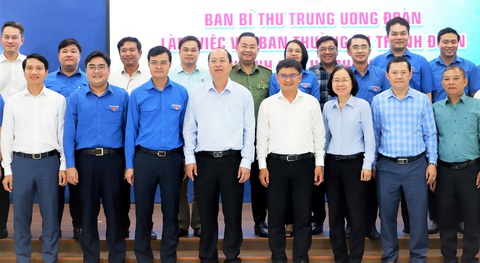 Chiều sâu hoạt động của thương hiệu dẫn đầu- Ảnh 1. Đoàn công tác Ban Bí thư Trung ương Đoàn và Thành ủy TP.HCM làm việc với Thành Đoàn TP.HCM chiều 24-1 - Ảnh: K.ANH