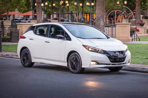 Nghe vợ dọn tủ quần áo, sếp Nissan đổi cả chiến lược kinh doanh- Ảnh 3. Nissan sẽ cho ra một mẫu xe có thể hỗ trợ cho Ariya, rất có thể là Leaf thế hệ mới - Ảnh: Nissan