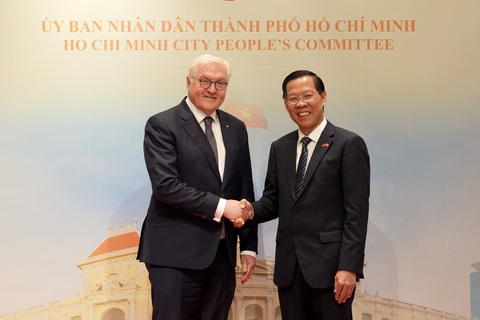 Chủ tịch UBND TP.HCM Phan Văn Mãi gặp Tổng thống Đức Frank-Walter Steinmeier tại Ngôi nhà Đức (Deutsches Haus) ở TP.HCM, trưa ngày 24-1 - Ảnh: HỮU HẠNH Chủ tịch UBND TP.HCM Phan Văn Mãi gặp Tổng thống Đức Frank-Walter Steinmeier tại Ngôi nhà Đức (Deutsches Haus) ở TP.HCM, trưa 24-1 - Ảnh: HỮU HẠNH