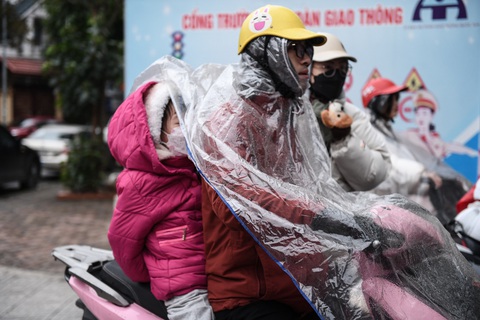 Nhiệt độ Hà Nội sáng nay 9,2 độ C, miền Bắc chìm trong buốt giá- Ảnh 1. Sáng nay Hà Nội rét 9,2 độ C, miền Bắc chìm trong buốt giá - Ảnh: NAM TRẦN