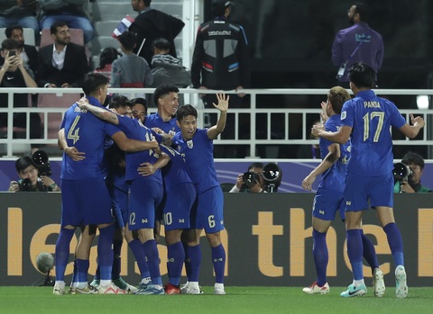 Thái Lan giành vé vào vòng 16 đội ở Asian Cup 2023- Ảnh 1. Tuyển Thái Lan đã giành quyền đi tiếp ở Asian Cup 2023 - Ảnh: REUTERS