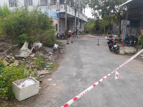 Khởi tố nam sinh lớp 12 đâm chết người trước cổng trường học- Ảnh 1. Hiện trường nơi xảy ra vụ việc - Ảnh: HOÀI ANH