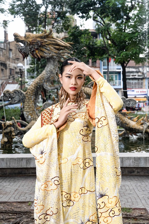 Á hậu Vũ Dương Quỳnh Như diện áo dài truyền thống với họa tiết rồng cưỡi mây Á hậu Vũ Dương Quỳnh Như diện áo dài truyền thống với họa tiết rồng cưỡi mây