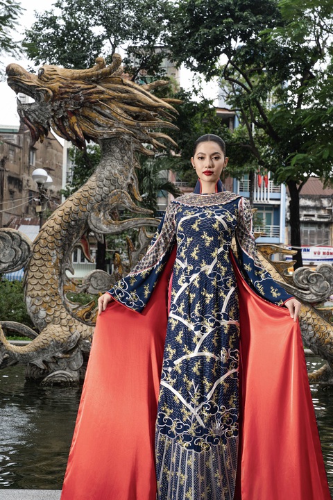 Hoa hậu Trần Thị Thu Uyên trong trang phục áo dài mừng xuân Giáp Thìn của Võ Việt Chung Hoa hậu Trần Thị Thu Uyên trong trang phục áo dài mừng xuân Giáp Thìn của Võ Việt Chung