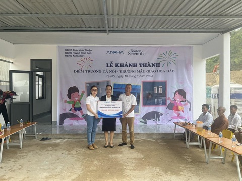Công ty TNHH Công Nghệ An Pha tài trợ 2 công trình ‘Nhà vệ sinh cho em’- Ảnh 2. Lễ khánh thành công trình "Nhà vệ sinh cho em" tại trường Mẫu giáo Hoa Anh Đào