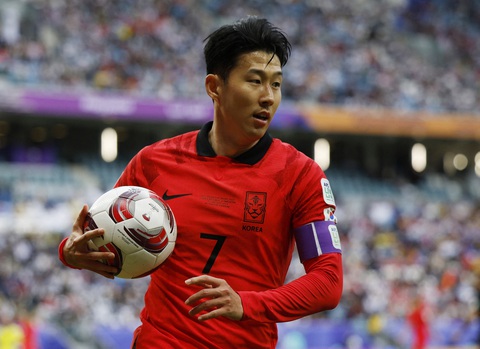 Hòa Malaysia, Hàn Quốc né Nhật Bản ở vòng 16 đội Asian Cup 2023- Ảnh 2. Son Heung Min ghi bàn giúp Hàn Quốc nâng tỉ số lên 3-2 trong trận gặp Malaysia - Ảnh: REUTERS