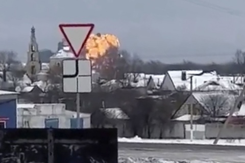 Máy bay quân sự Nga rơi gần biên giới Ukraine - Ảnh: CNN Máy bay quân sự Nga rơi gần biên giới Ukraine - Ảnh: CNN