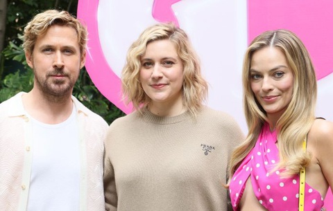 Oscar năm nay sao dễ đoán quá- Ảnh 7. Việc Margot Robbie (ngoài cùng bên phải) và Greta Gerwig (giữa) không nhận được đề cử tại hạng mục của mình được cho là sự ghẻ lạnh Viện hàn lâm dành cho Barbie - Ảnh: GETTY IMAGES