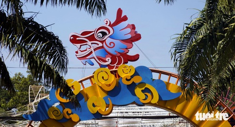 Rồng chầu nguyệt, rồng bay ra biển lớn ở Vũng Tàu- Ảnh 5. Đầu rồng ở trên cao tại Vũng Tàu - Ảnh: ĐÔNG HÀ