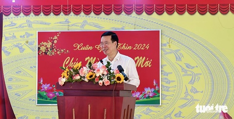 Chủ tịch nước Võ Văn Thưởng thăm, chúc Tết bà con, cán bộ chiến sĩ tỉnh Đồng Tháp- Ảnh 2. Chủ tịch nước Võ Văn Thưởng nhắn gửi nhiều tình cảm đến bà con vùng biên giới tỉnh Đồng Tháp - Ảnh: ĐẶNG TUYẾT
