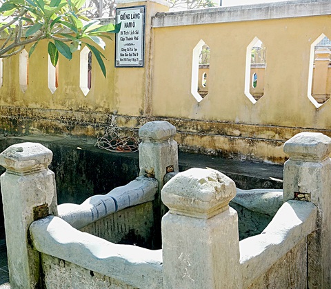 Giếng cổ Nam Ô vẫn cho nước trong lành Giếng cổ Nam Ô vẫn cho nước trong lành - Ảnh: ĐOÀN CƯỜNG
