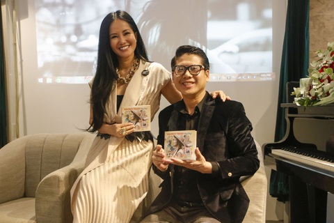 Hồng Nhung hát về Hà Nội đầy lãng mạn trong album Đài phát thanh công cộng- Ảnh 1. Ca sĩ Hồng Nhung và nhạc sĩ Nguyễn Duy Hùng - Ảnh: HỒ LAM