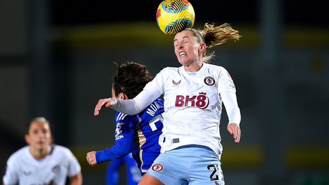 Aston Villa có thể bị xử thua vì dùng cầu thủ không hợp lệ- Ảnh 1. Noelle Maritz ra sân trong màu áo Aston Villa - Ảnh: PA