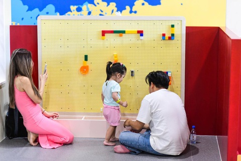 Ảnh: QUANG ĐỊNH Kinh nghiệm các nước cho thấy kinh tế - xã hội càng phát triển thì tỉ lệ sinh càng giảm - Ảnh: QUANG ĐỊNH