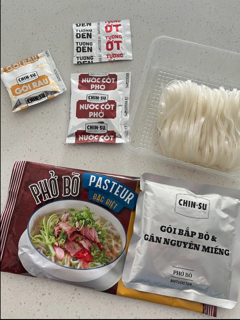 CHIN-SU Phở Story ra mắt Phở bò Pasteur mang hương vị phở miền Nam- Ảnh 2. Phở Story - Phở bò Pasteur kèm gói thịt thật, mang hương vị đặc trưng của phở miền Nam.