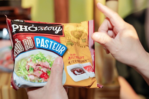 CHIN-SU Phở Story ra mắt Phở bò Pasteur mang hương vị phở miền Nam- Ảnh 6. Phần phở bò thu hút thực khách nhờ hình ảnh bắt mắt, gói tương đỏ, tương đen ăn kèm trên bao bì thì vô cùng hấp dẫn