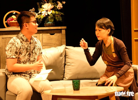 Hoàng Thy (bìa phải, vai bà vú) trong Khúc dạ tâm - Ảnh: LINH ĐOAN Hoàng Thy (bìa phải, vai bà vú) trong Khúc dạ tâm - Ảnh: LINH ĐOAN