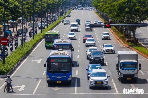Xe buýt TP.HCM có nhiều thay đổi dịp Tết 2024, người dân cần lưu ý gì?- Ảnh 1. Lịch chạy của các tuyến xe buýt tại TP.HCM có nhiều thay đổi trong dịp Tết Nguyên đán 2024 - Ảnh: CHÂU TUẤN