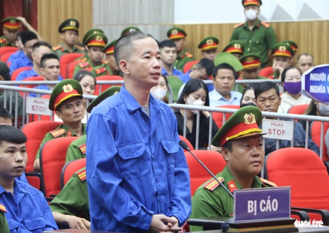 Xét xử giang hồ Phú Quốc Thái Bus: Đề nghị 1 án tử hình, 3 án chung thân- Ảnh 2. Bị cáo Nguyễn Văn Thái (Thái Bus) được xem là cầm đầu nhóm giang hồ Phú Quốc đi bảo kê, giành đất - Ảnh: BỬU ĐẤU