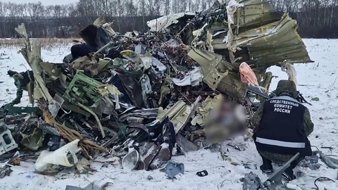 Hiện trường vụ rơi máy bay vận tải Nga nghi làm chết 65 tù nhân chiến tranh Ukraine hôm 24-1 - Ảnh: AFP Hiện trường vụ rơi máy bay vận tải Nga nghi làm chết 65 tù nhân chiến tranh Ukraine hôm 24-1 - Ảnh: AFP