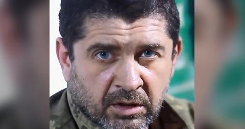 Ông Konstatin Danilchenko, binh sĩ Ukraine bị Nga bắt giữ, xuất hiện trong đoạn video được Bộ Quốc phòng Nga đăng hồi năm 2022 - Ảnh: RT Ông Konstatin Danilchenko, binh sĩ Ukraine bị Nga bắt giữ, xuất hiện trong đoạn video được Bộ Quốc phòng Nga đăng hồi năm 2022 - Ảnh: RT