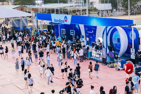 VietinBank mang ý nghĩa thực của Sống lãi đến khách hàng- Ảnh 3. Khán giả trải nghiệm các sản phẩm số tại gian hàng của VietinBank - Ảnh: Vietinbank