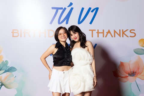 Dàn 'chị đẹp' chúc mừng sinh nhật Tú Vi- Ảnh 5. Từng có tình huống đối thoại căng thẳng trong show Chị đẹp đạp gió rẽ sóng, nhưng thực tế ngoài đời ca sĩ Thanh Ngọc và Tú Vi rất thân thiết