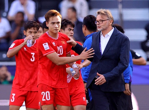 Liên đoàn bóng đá Việt Nam (VFF) đặt mục tiêu cho HLV Philippe Troussier và đội tuyển Việt Nam vượt qua vòng loại thứ 2 World Cup 2026 khu vực châu Á - Ảnh: REUTERS Liên đoàn Bóng đá Việt Nam (VFF) đặt mục tiêu cho HLV Philippe Troussier và đội tuyển Việt Nam vượt qua vòng loại thứ 2 World Cup 2026 khu vực châu Á - Ảnh: REUTERS
