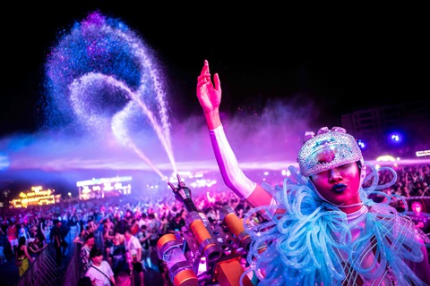 Lễ hội âm nhạc S2O Songkran lần đầu có mặt tại Việt Nam- Ảnh 3. Lễ hội âm nhạc S2O Songkran thu hút người tham dự bởi màn trình diễn đặc biệt của nước và âm nhạc