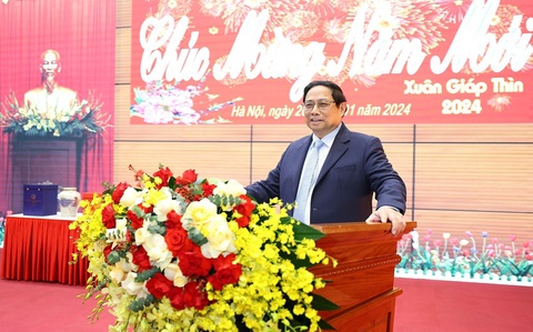 Tình báo quốc phòng phải chuẩn bị tốt hơn, sẵn sàng nhận mọi nhiệm vụ- Ảnh 2. Thủ tướng Phạm Minh Chính nói chuyện với cán bộ, chiến sĩ Tổng cục II - Ảnh: TTXVN