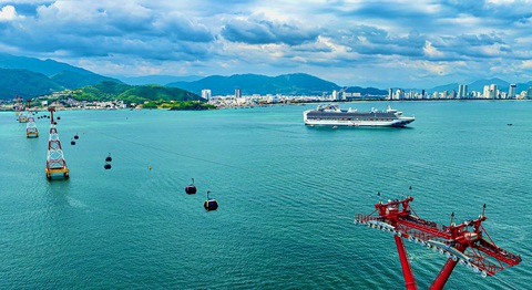 Nha Trang mở chợ Tết 'khủng', cáp treo hoạt động lại- Ảnh 2. Tuyến cáp treo vượt biển Nha Trang chính thức khai thác trở lại - Ảnh: QUỐC BẢO