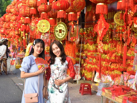 Nha Trang mở chợ Tết 'khủng', cáp treo hoạt động lại- Ảnh 1. Dịp Tết Giáp Thìn 2024, Khánh Hòa tổ chức nhiều hoạt động hấp dẫn du khách - Ảnh: MINH CHIẾN